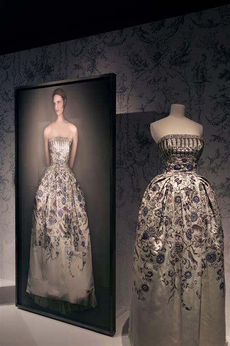 everyone should be a feminist dior|We should still all be feminists—In Paris, a new Dior exhibition .